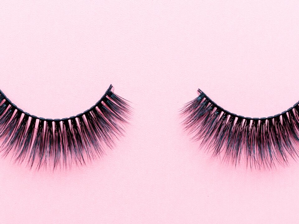 Das beste Material für falsche Wimpern: Synthetik oder Haar?