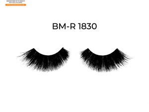 Double Layered False Eyelashes for a Voluminous Look