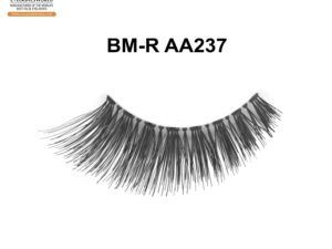 Explore Natural False Eyelashes: Lightweight & Comfortable