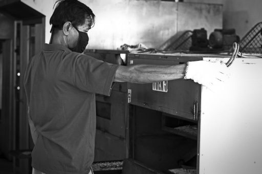 Handcrafted Beauty: The Art of Creating False Eyelashes