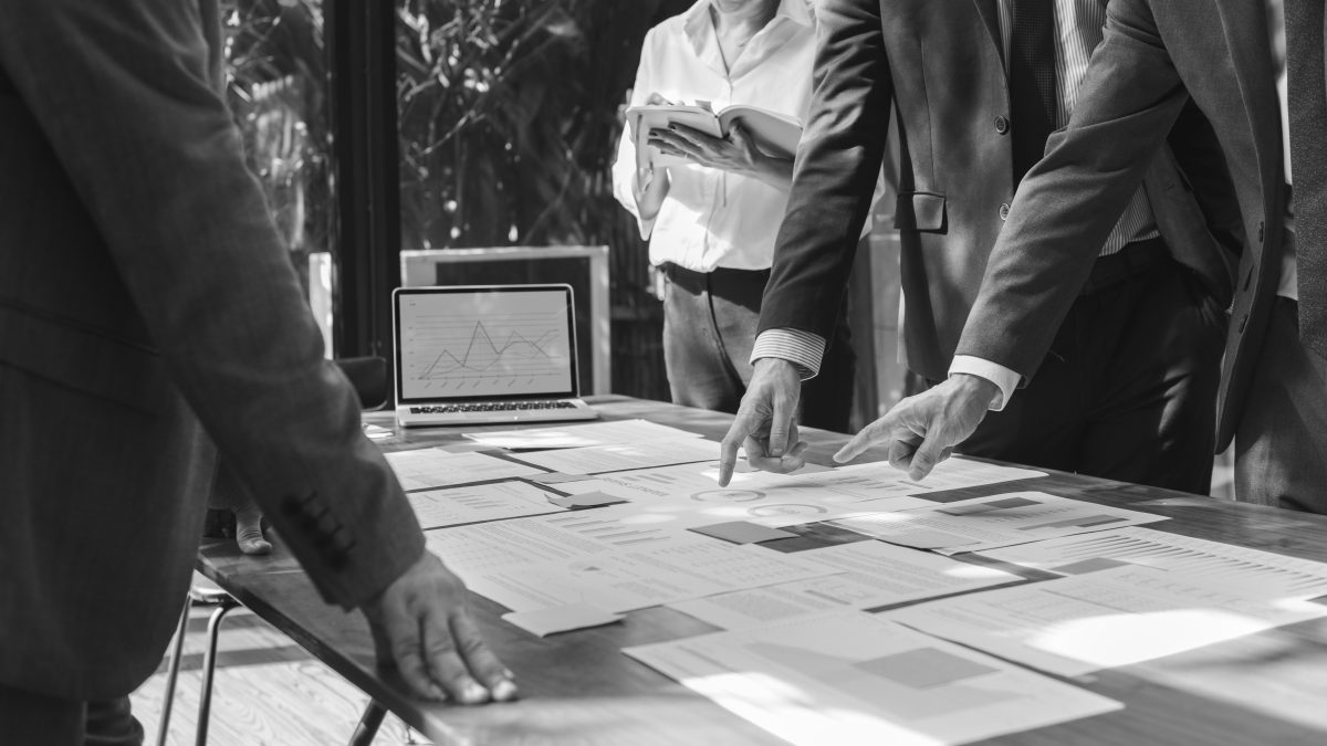 Start Your Own Successful Eyelash Business: Essential Guide